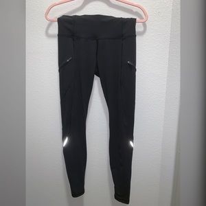 Black lululemon legging with zipper pockets